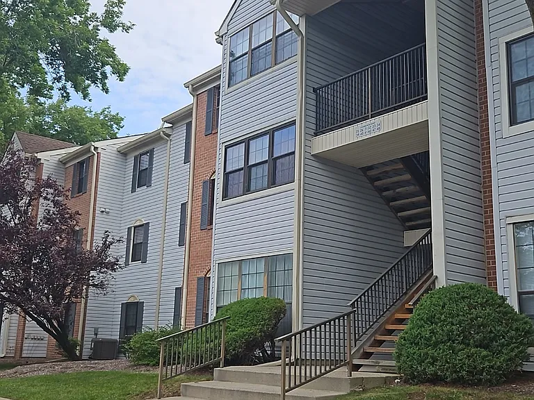 48 Chamberlin Ct — Photo 1