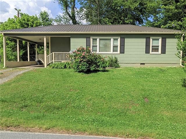 1st image of 824 Montclair Cres