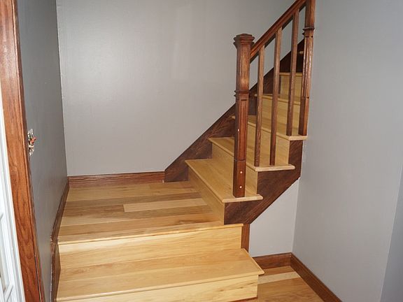 4th image of 27 Essex Ave