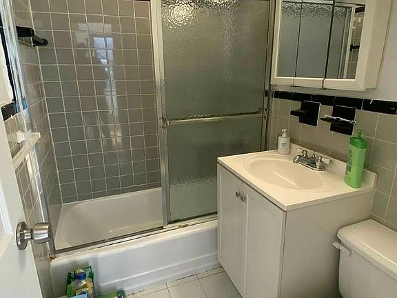 5th image of 141 E 89th St APT 5L