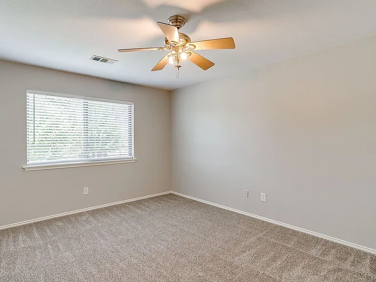 2875 Grandview Dr — Photo 17