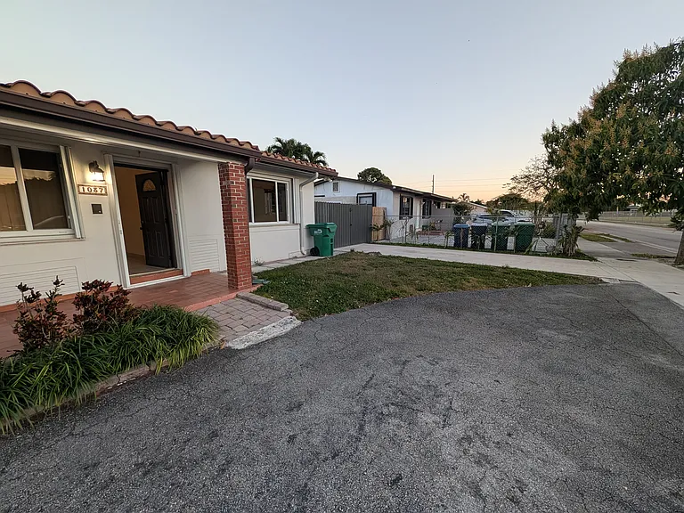 1037 SW 76th Ave — Photo 11