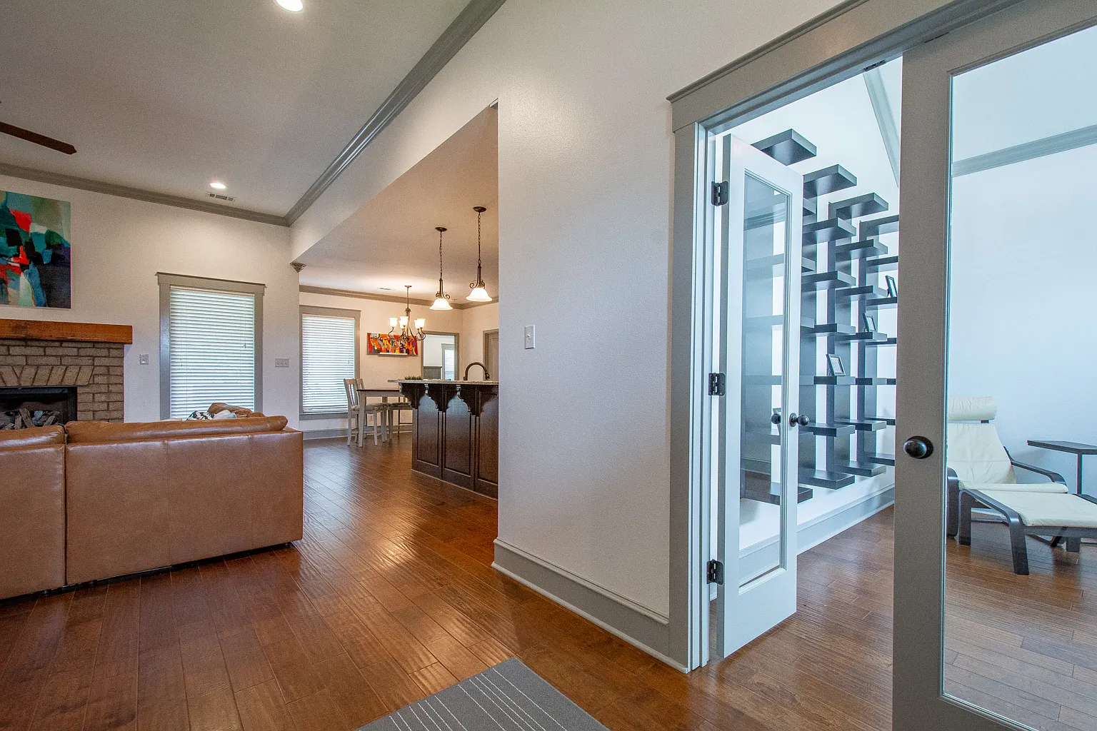 4 bed, 2.0 bath, 2300 sqft, $2,650 — Photo 2