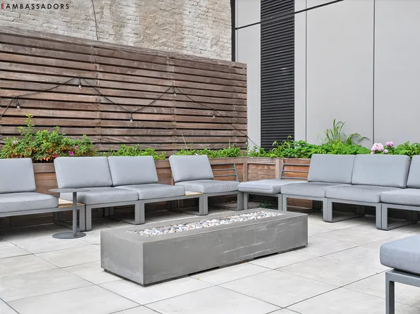 300 West 30th Street image 15 of 18