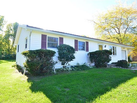 2nd image of 138 Hidden Creek Ln