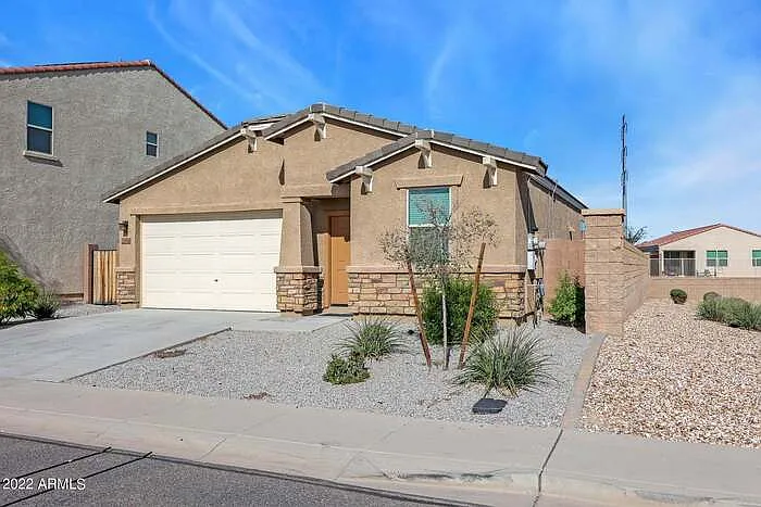 3 bed, 2.0 bath, 2005 sqft, $1,860 — Photo 2