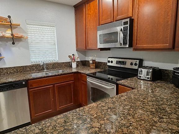 3rd image of 37613 Aaralyn Rd