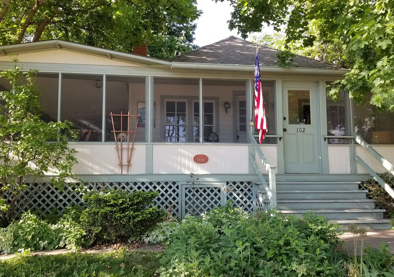 Masterfully renovated 1898 bungalow Chautauqua Park — Photo 1