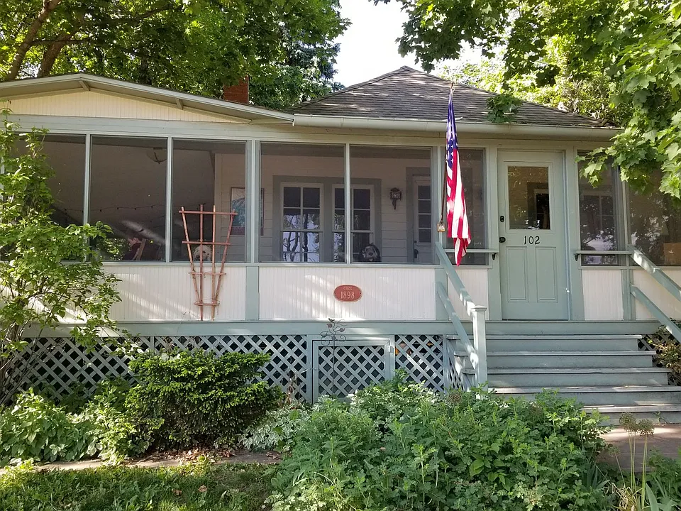 102 Clematis Dr