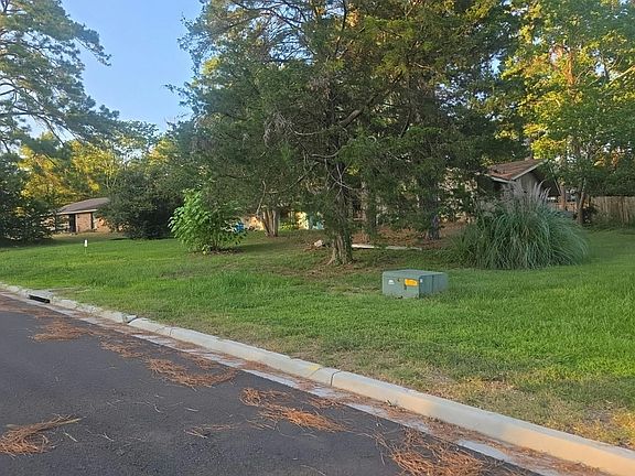 4th image of 7034 Edgewater Dr