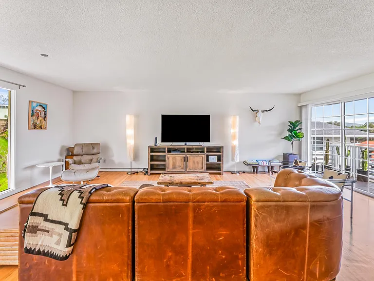 2440 Erin Pl — Photo 7