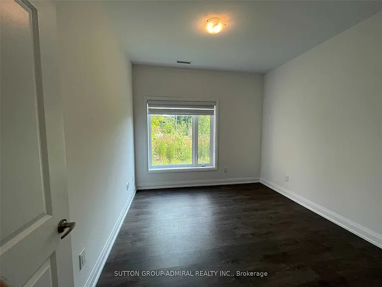 64 Queen St S #G3 — Photo 20