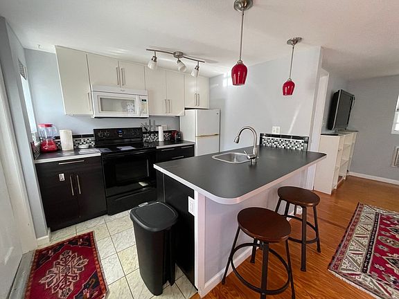 3rd image of 805 1/2 Vistabula St #2