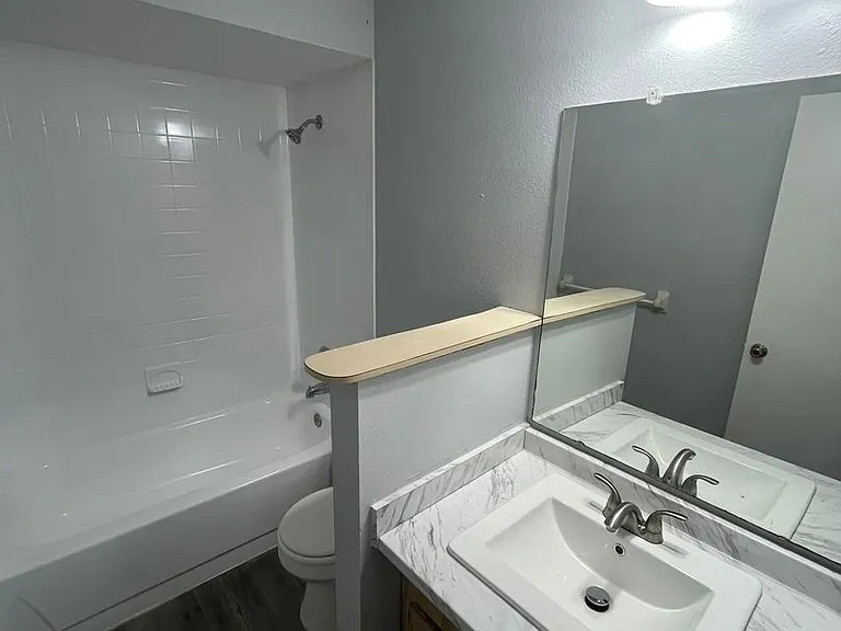 524 Montana Ave — Photo 6