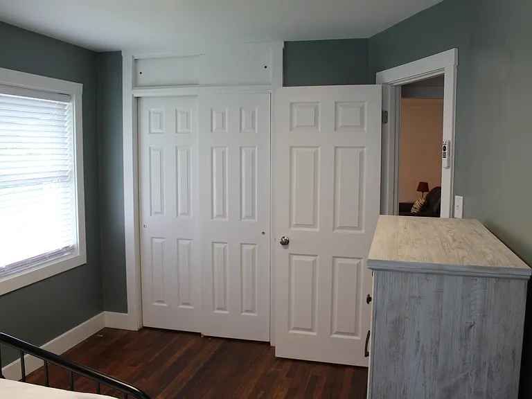 128 S Clark St — Photo 32
