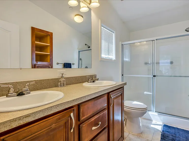 1623 Whitehall Ln — Photo 10