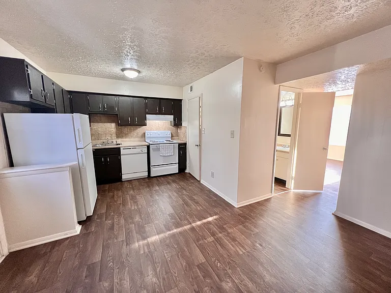 Glenview Apartments — Photo 85
