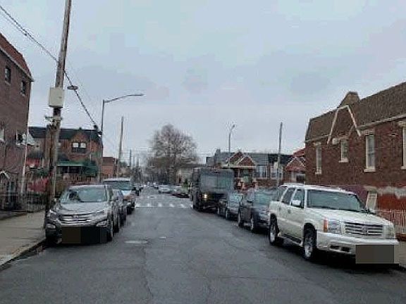 5th image of 606 E 91st St
