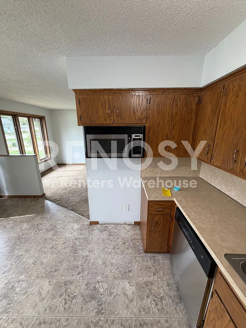 2 Bedrooms, 1 Bath, Townhouse, Lakeville, MN — Photo 4