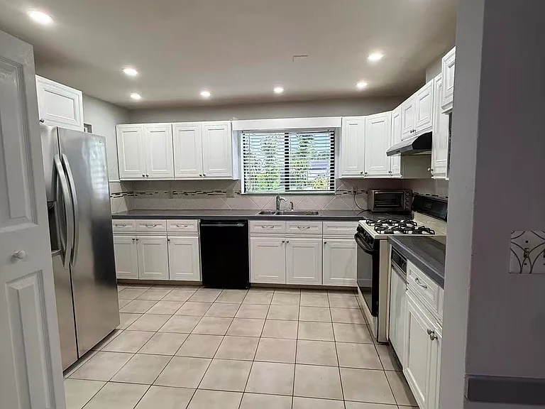 10020 SW 83rd St — Photo 11