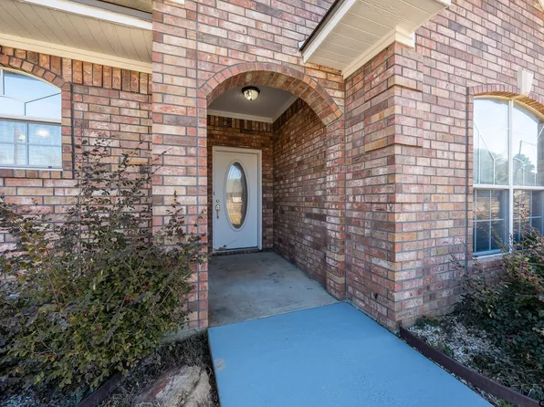 178 N Parker Ln, Carthage, TX 75633