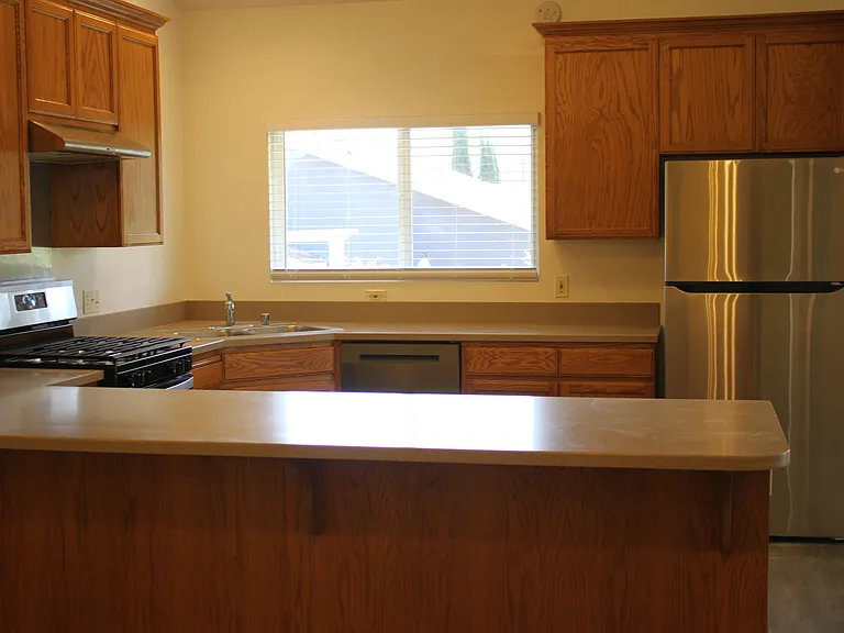 533 Central Ave #B — Photo 3