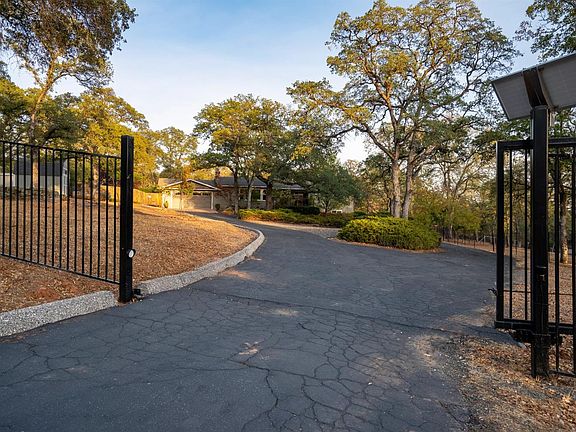 3rd image of 3742 Martina Ct