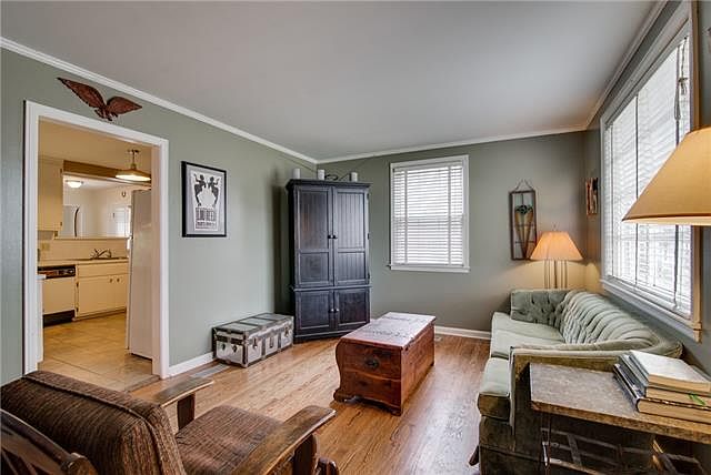 2nd image of 5515 Meadowcrest Ln