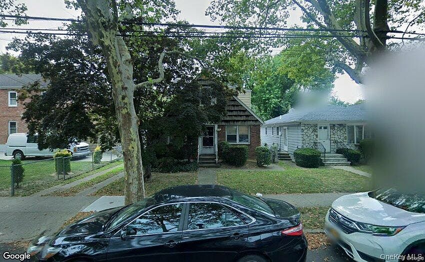 1st image of 15840 73rd Avenue