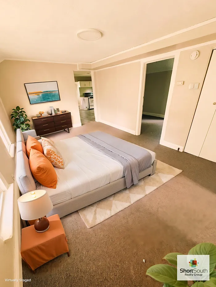 3 bed, 1.0 bath, 1000 sqft, $1,100 — Photo 3
