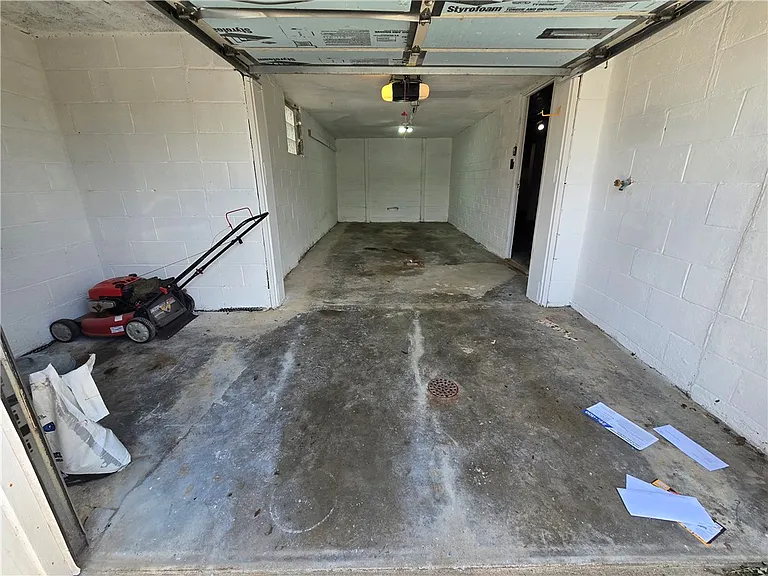 325 Outlook St — Photo 36