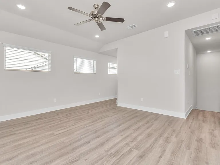 21003 Bay Village Dr #B — Photo 11