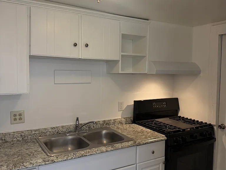 1402 Cosgrove St — Photo 18