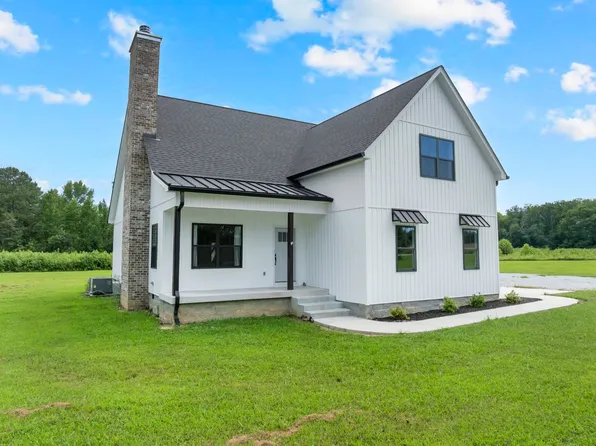 210 Deer Creek Ln, Tullahoma, TN 37388