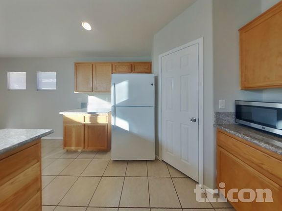 5th image of 2205 Meadow Green Ave