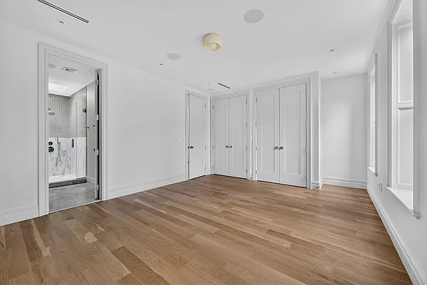 Bedroom, photo 1
