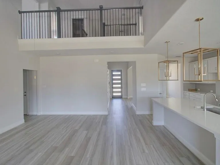 136 Glenwood Dr — Photo 5