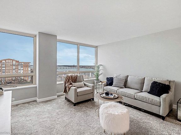3rd image of 3320 Spinnaker Ln APT 14B