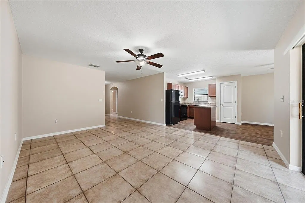 3 bed, 2.0 bath, 1483 sqft, $2,095 — Photo 3