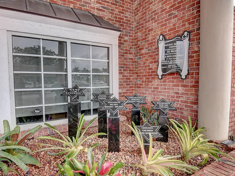 1072 Yarmouth Dr #1072-D — Photo 35