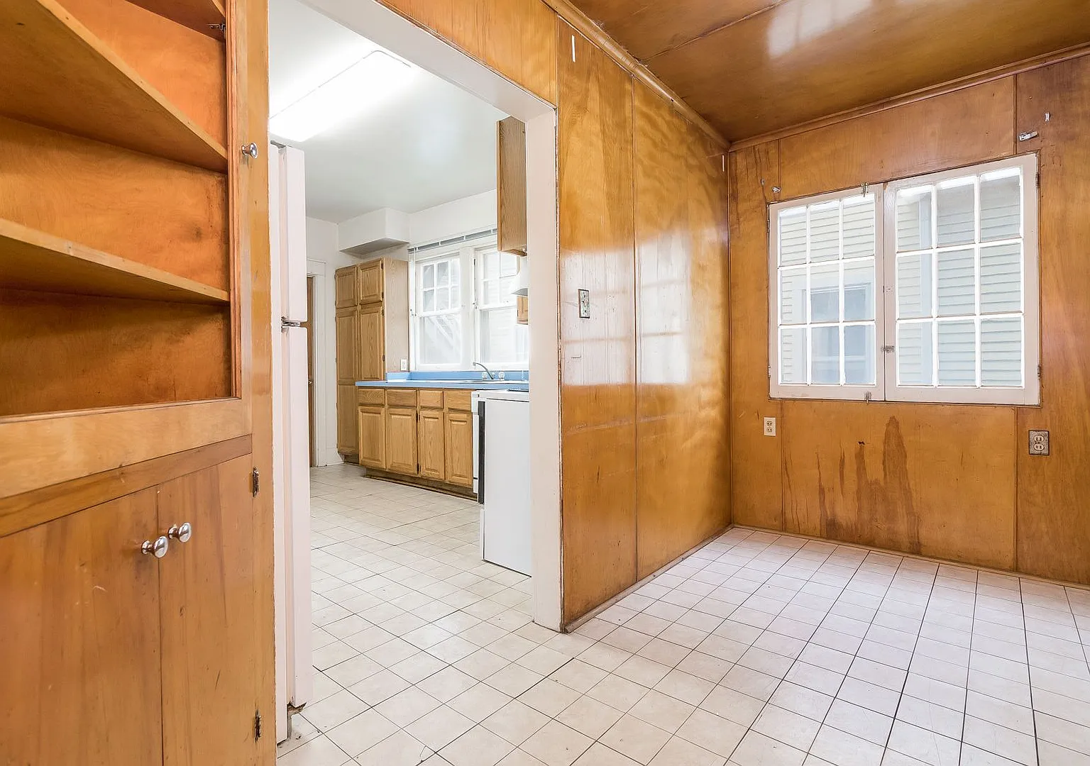 6 Bed/3 Bath Private Home Available May '27 — Photo 2