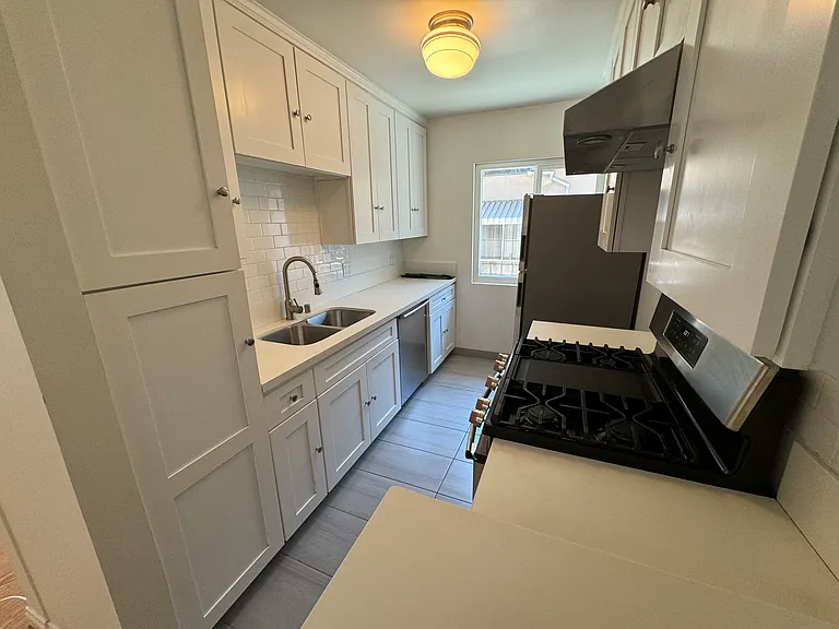 8437 Blackburn Ave #3 — Photo 1