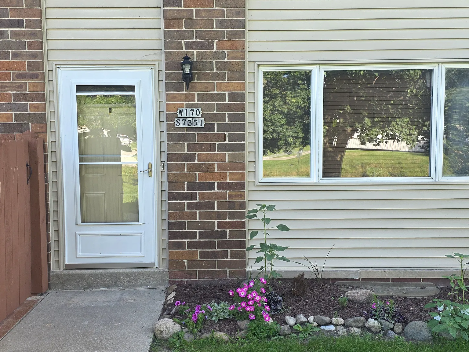 2 bed, 1.5 bath, 1216 sqft, $1,750 — Photo 1