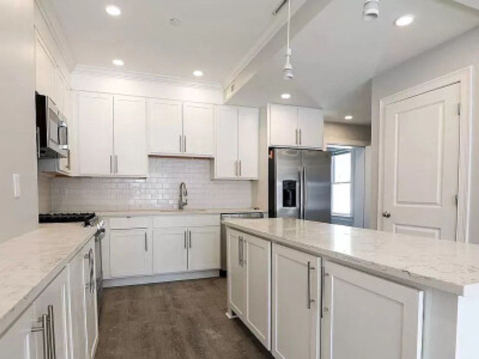 1st image of 124 Kenrick St #5L