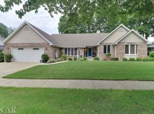204 S Pine St, Lexington, IL 61753