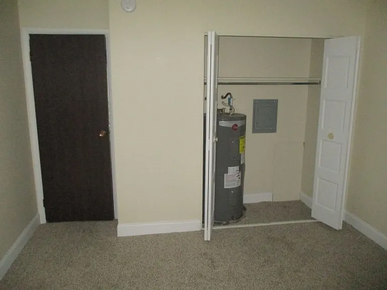 900 Kris Dr — Photo 10