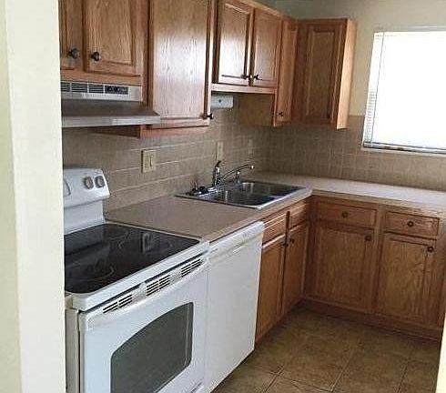2nd image of 2512 Hoover Ct