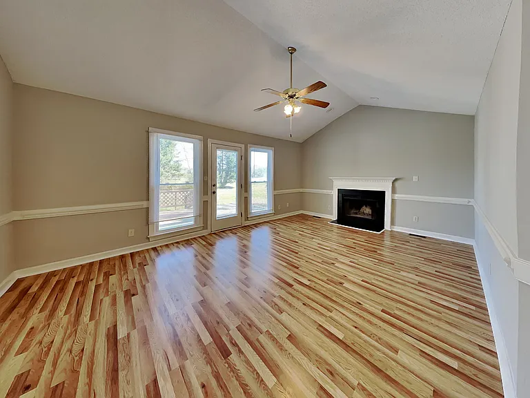 3016 Lindsay Dr — Photo 9
