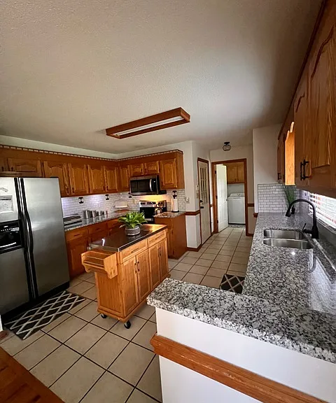 1631 Warwick Ct — Photo 7