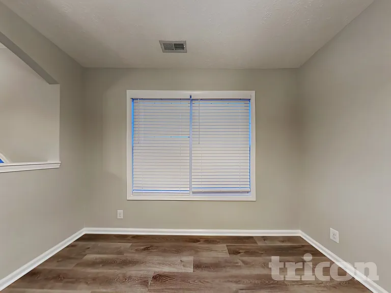 1612 Broad Cir — Photo 3